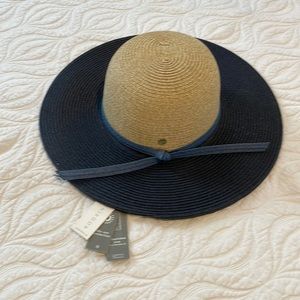 NWT Kooringal Australia ladies wide brim Santa Cruz hat. Navy/natural.